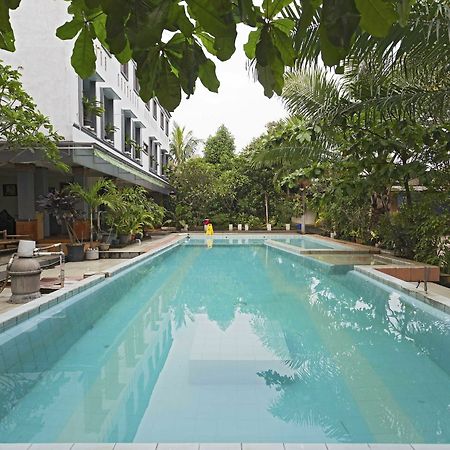 Hotel Reddoorz @ Tanah Baru Depok Exteriér fotografie