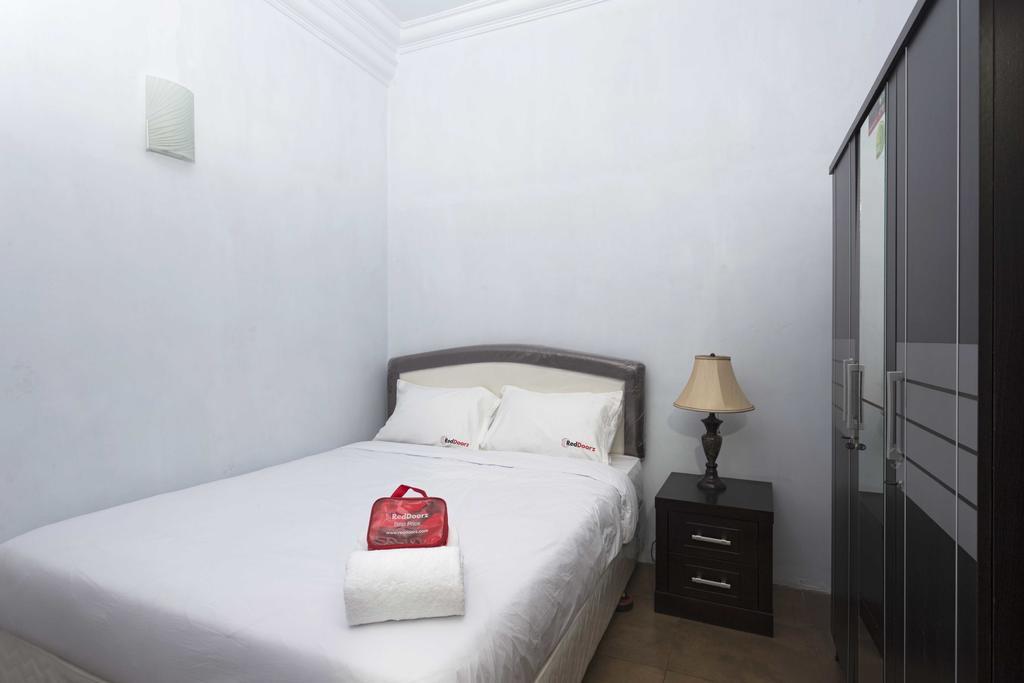 Hotel Reddoorz @ Tanah Baru Depok Exteriér fotografie